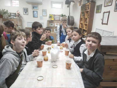 Детские голоса в музее мёда Пчелотека Детские голоса в музее мёда Пчелотека